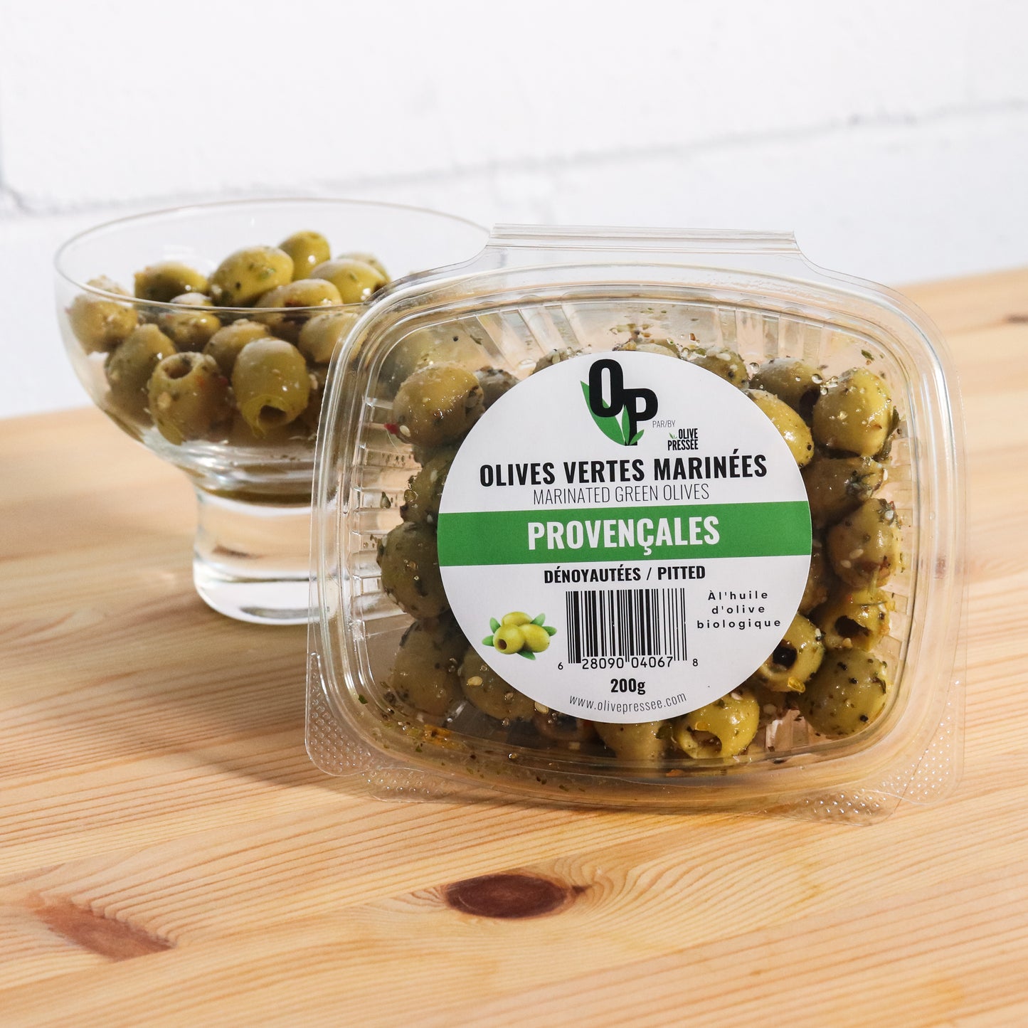 OLIVES VERTES MARINÉES DÉNOYAUTÉES À LA PROVENÇALE / MARINATED PITTED GREEN OLIVES À LA PROVENÇALE